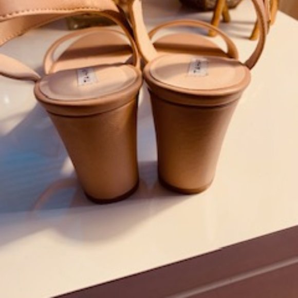 Tahari 3 inch heels with ankle straps - Picture 2 of 9